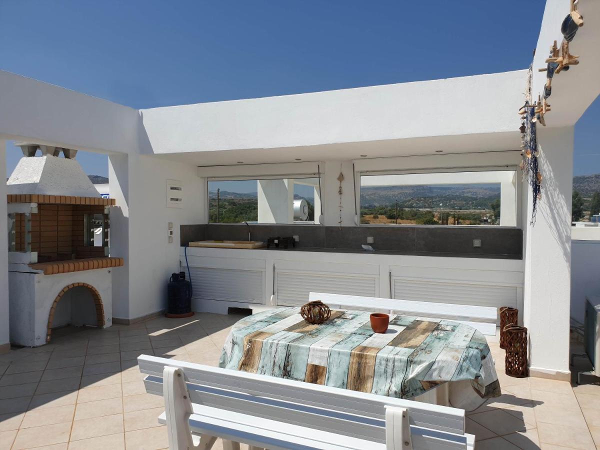 Sea Breeze Villa Хараки Екстериор снимка